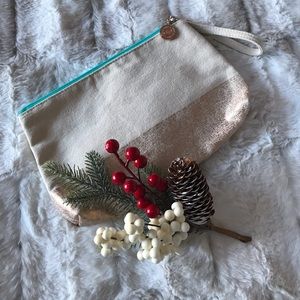 ❄️💕 Bath & Body Works Cosmetic Pouch/Wallet 💕❄️